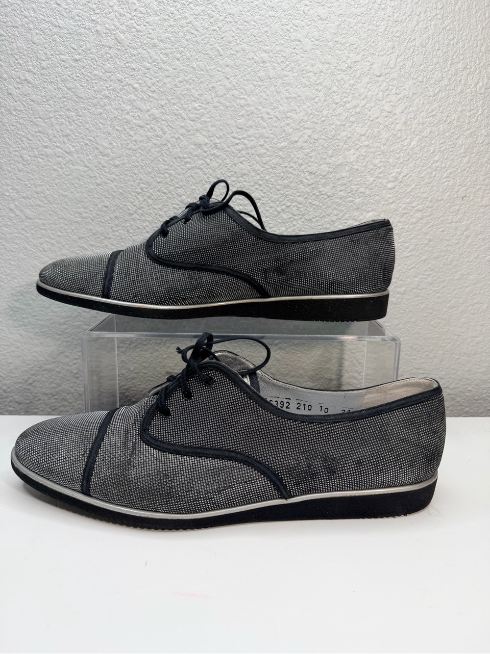Salvatore Ferragamo Black and Gray Textured Lace-Up Moccasins Size 10AA